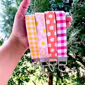 Wristlet keychain